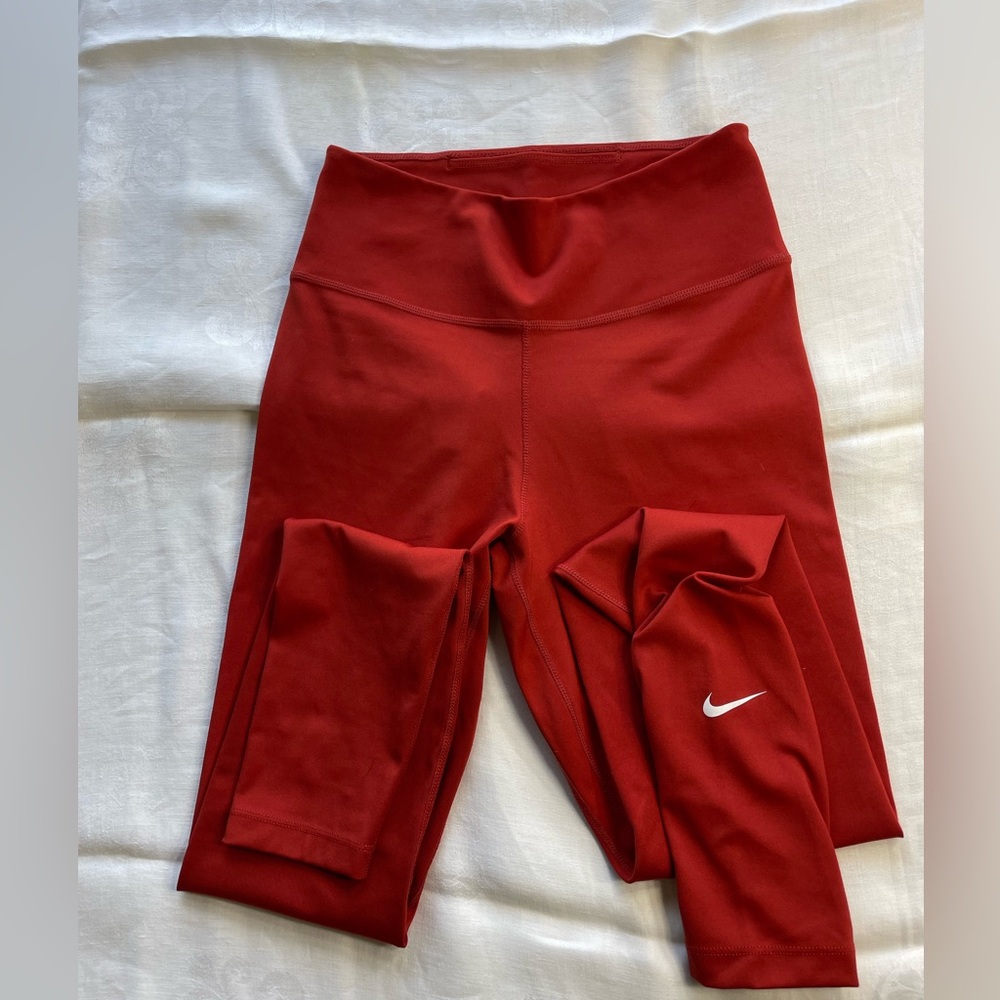 Rosa Cora’s colored Nike leggings